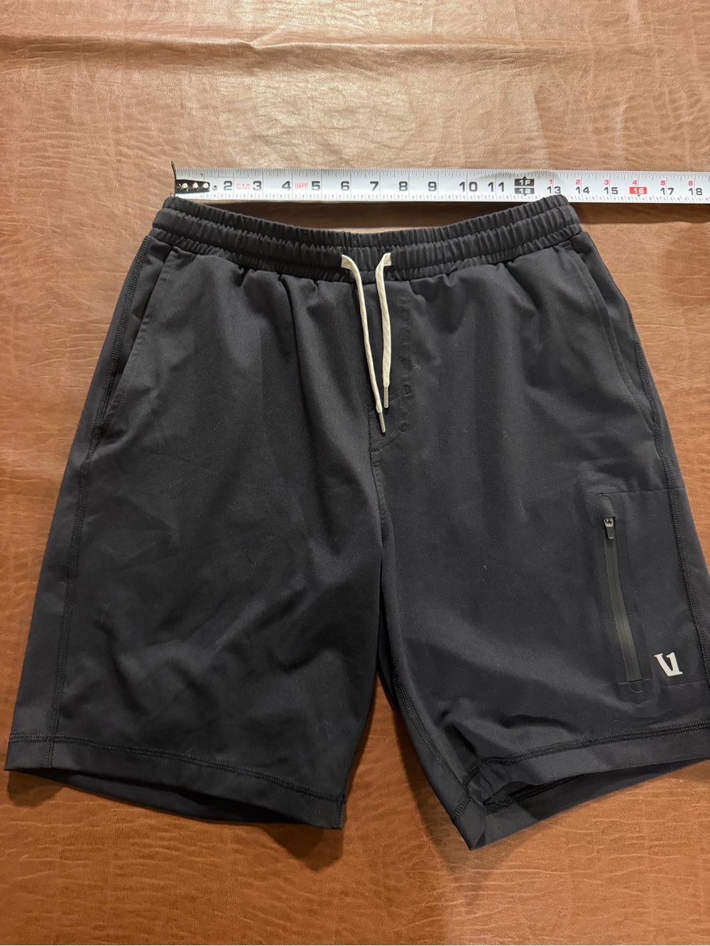 Vuori black polyester & elastane thicker material shorts size Small